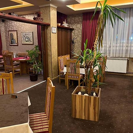 Hotel Dva Goluba Пале Екстер'єр фото