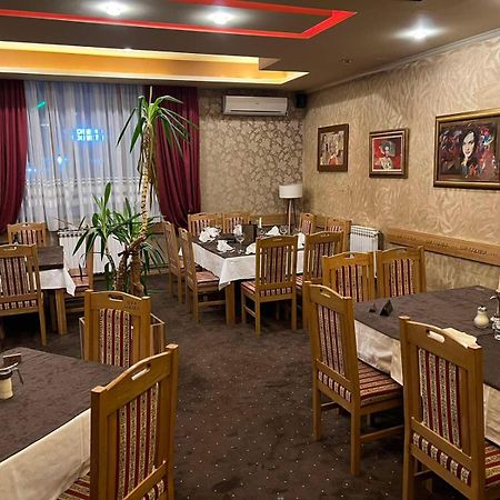 Hotel Dva Goluba Пале Екстер'єр фото