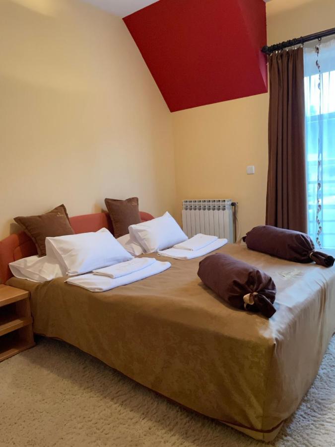 Hotel Dva Goluba Пале Екстер'єр фото