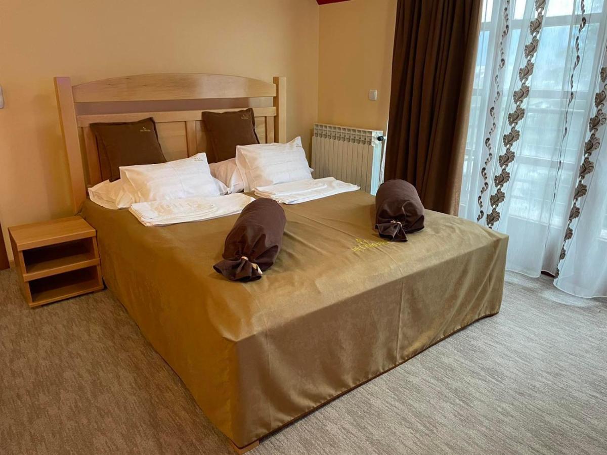 Hotel Dva Goluba Пале Екстер'єр фото