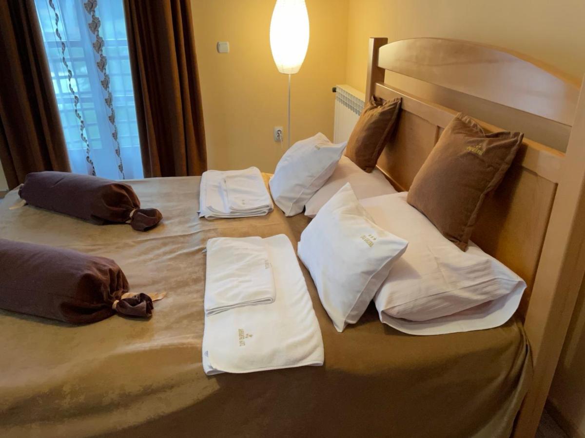 Hotel Dva Goluba Пале Екстер'єр фото