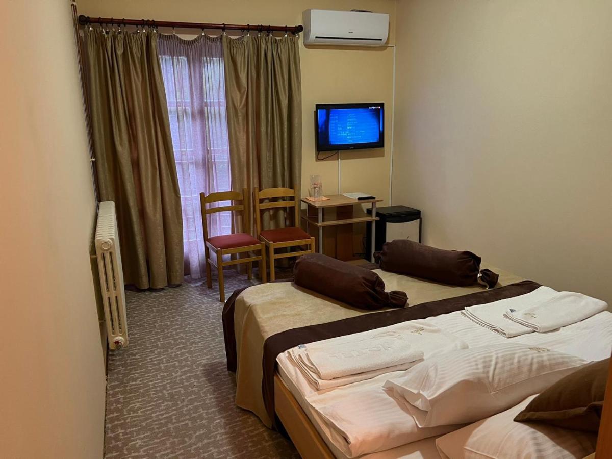 Hotel Dva Goluba Пале Екстер'єр фото