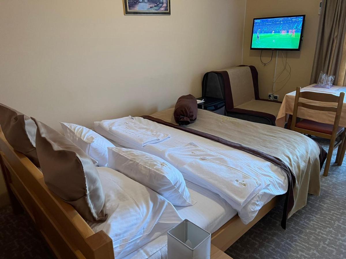 Hotel Dva Goluba Пале Екстер'єр фото