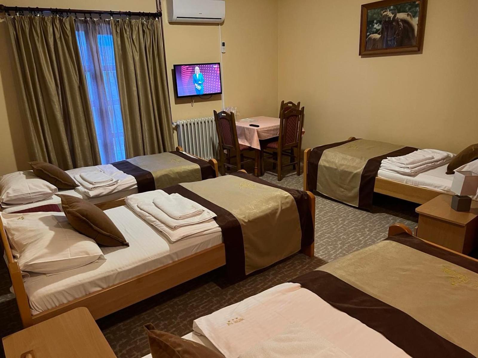Hotel Dva Goluba Пале Екстер'єр фото