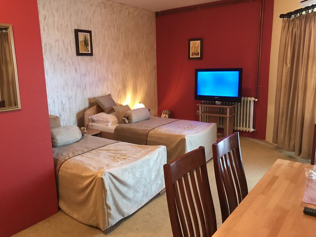Hotel Dva Goluba Пале Екстер'єр фото