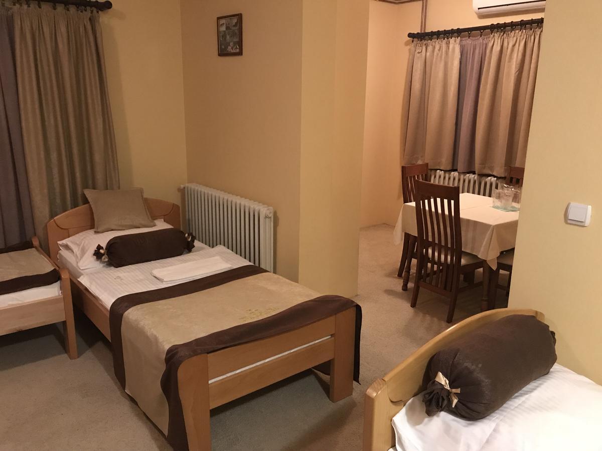 Hotel Dva Goluba Пале Екстер'єр фото