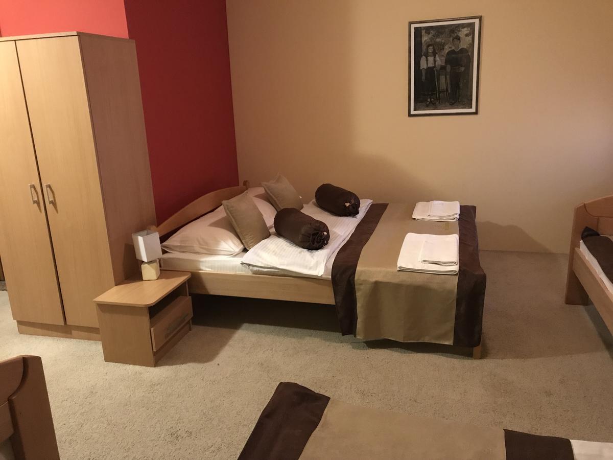 Hotel Dva Goluba Пале Екстер'єр фото