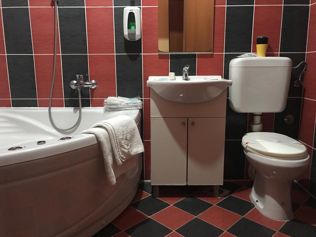 Hotel Dva Goluba Пале Екстер'єр фото