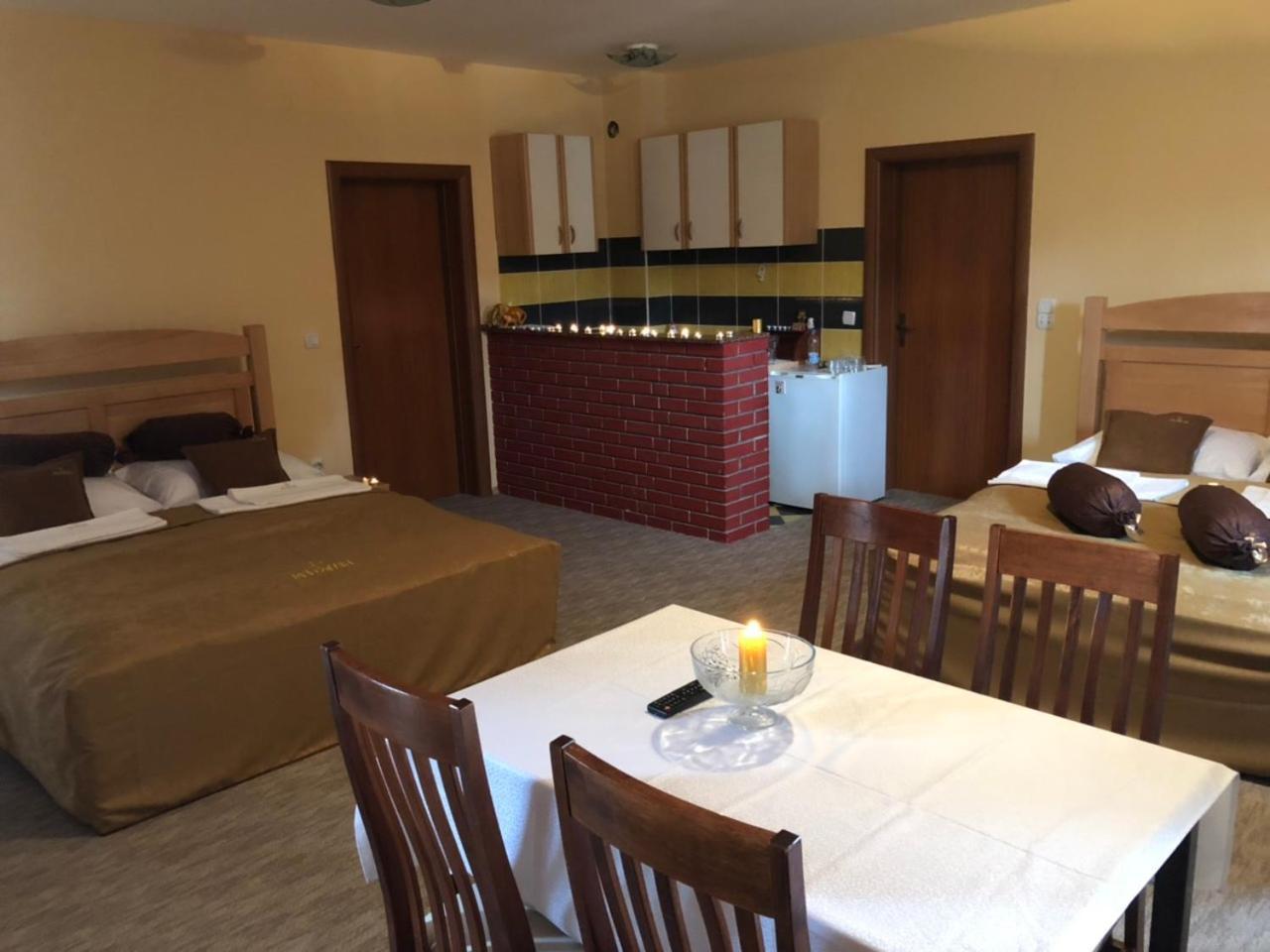 Hotel Dva Goluba Пале Екстер'єр фото