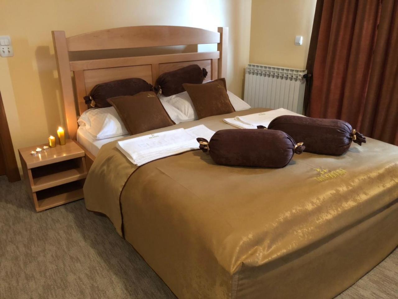 Hotel Dva Goluba Пале Екстер'єр фото