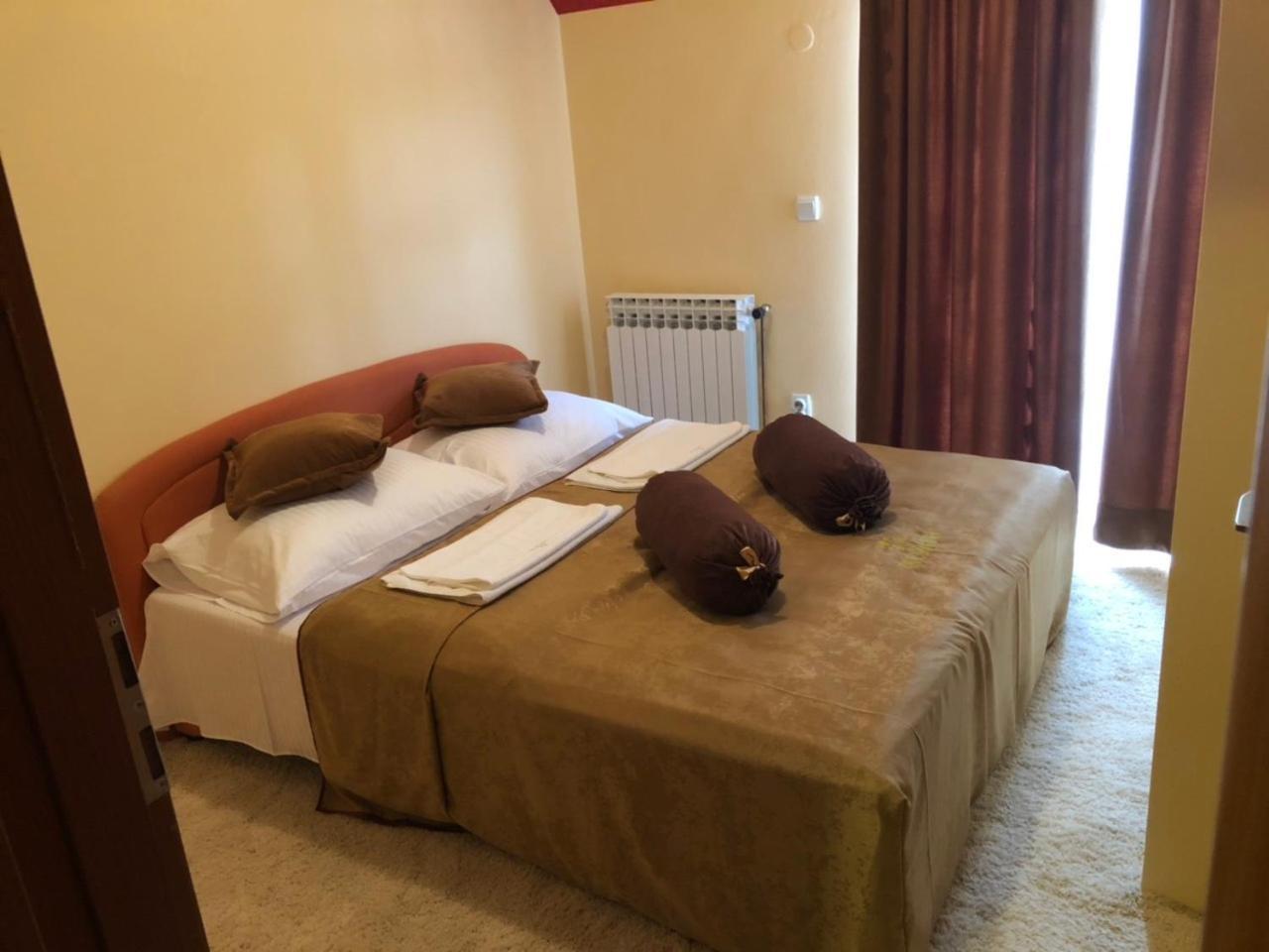Hotel Dva Goluba Пале Екстер'єр фото