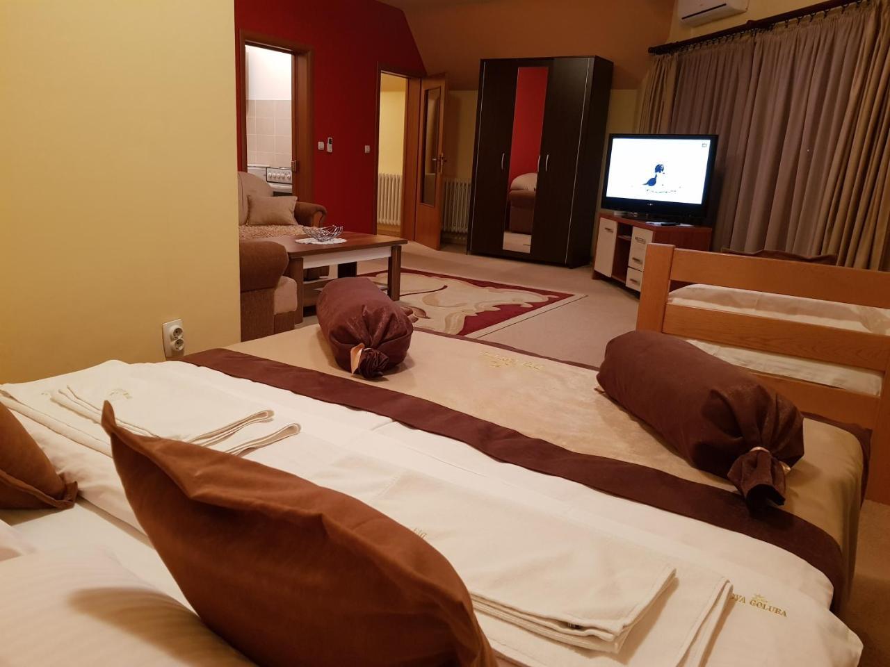 Hotel Dva Goluba Пале Екстер'єр фото